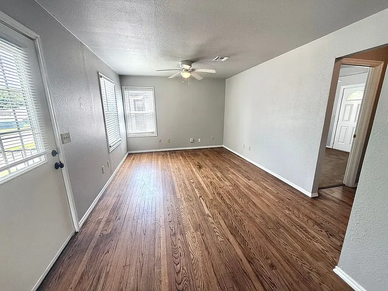 3208 NW 33rd St — Photo 2