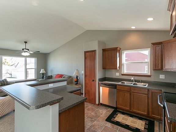 4th image of 1350 Hancock St