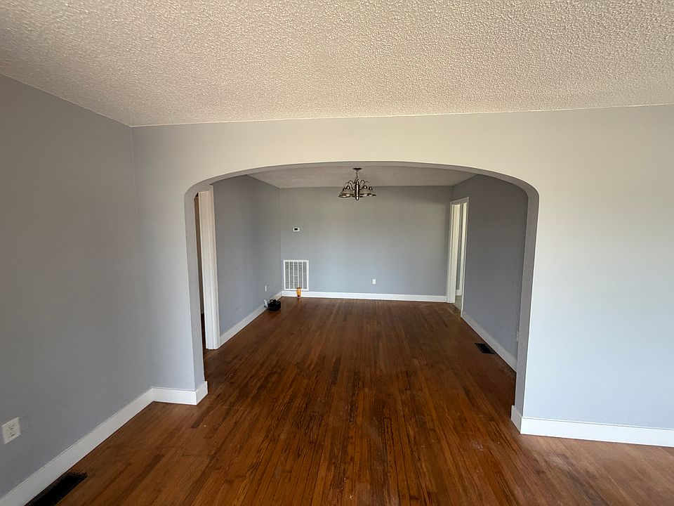 1st image of 303 W Broadway St