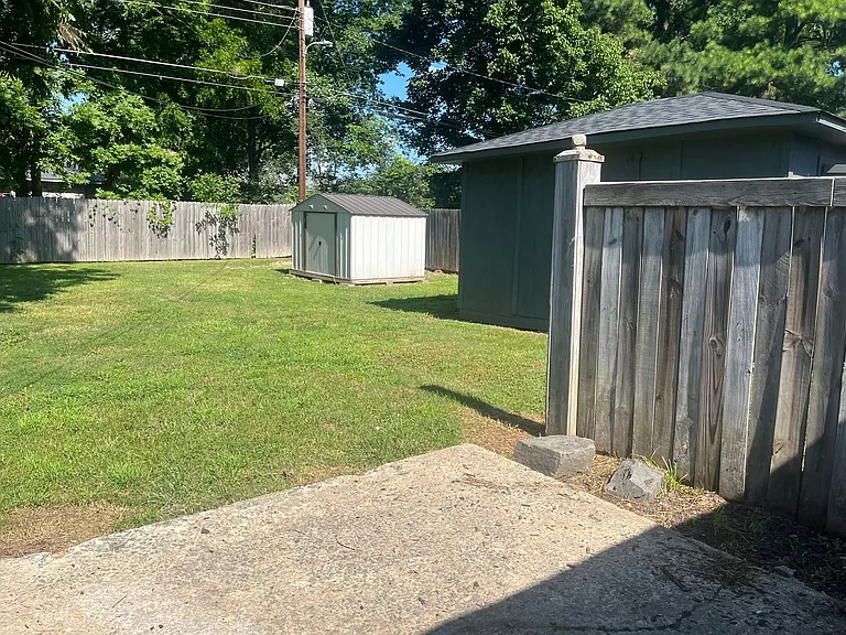813 Sorrells Dr — Photo 14