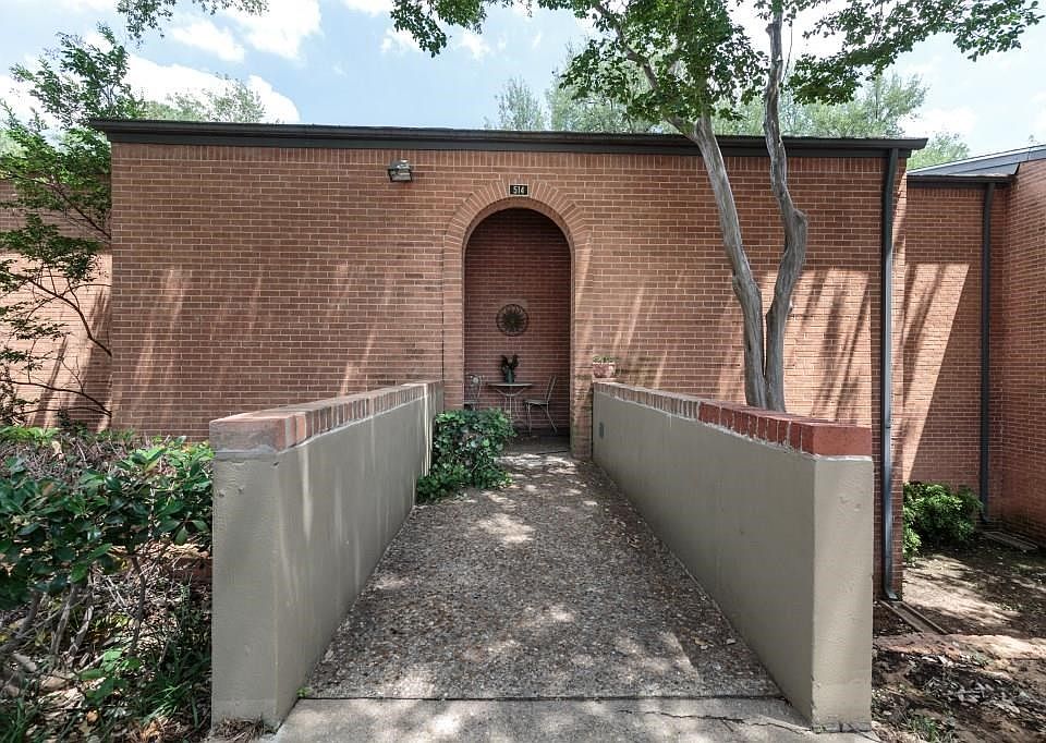 1st image of 514 E Avenue J APT B