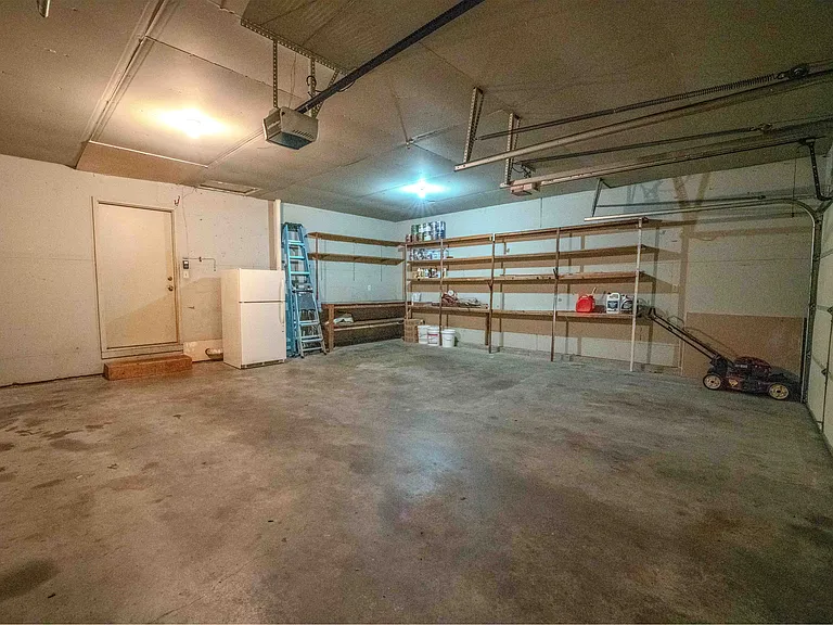 225 Parker Dr — Photo 36