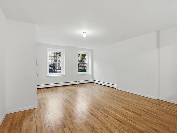 4th image of 132 W 121st St
