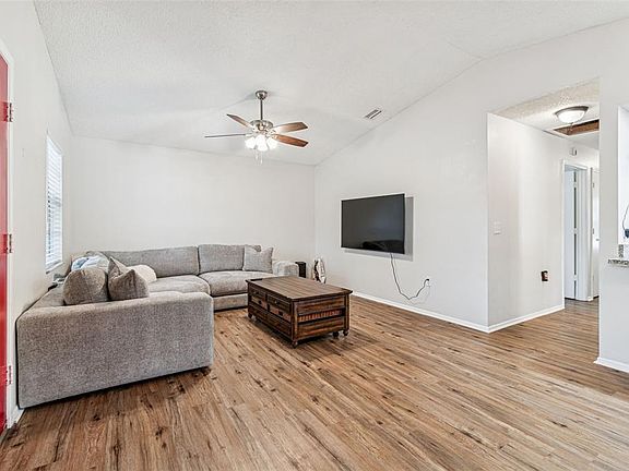 5th image of 2101 W Cherry St