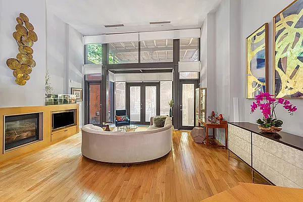 1st image of 92 Warren St APT 1