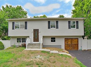7 Liberty Ave, Selden, NY 11784