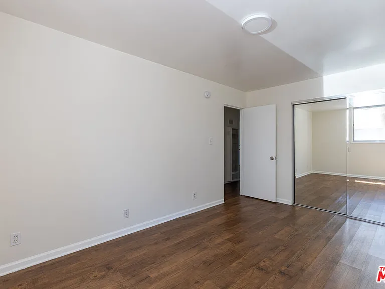 1233 Barry Ave #101 — Photo 12