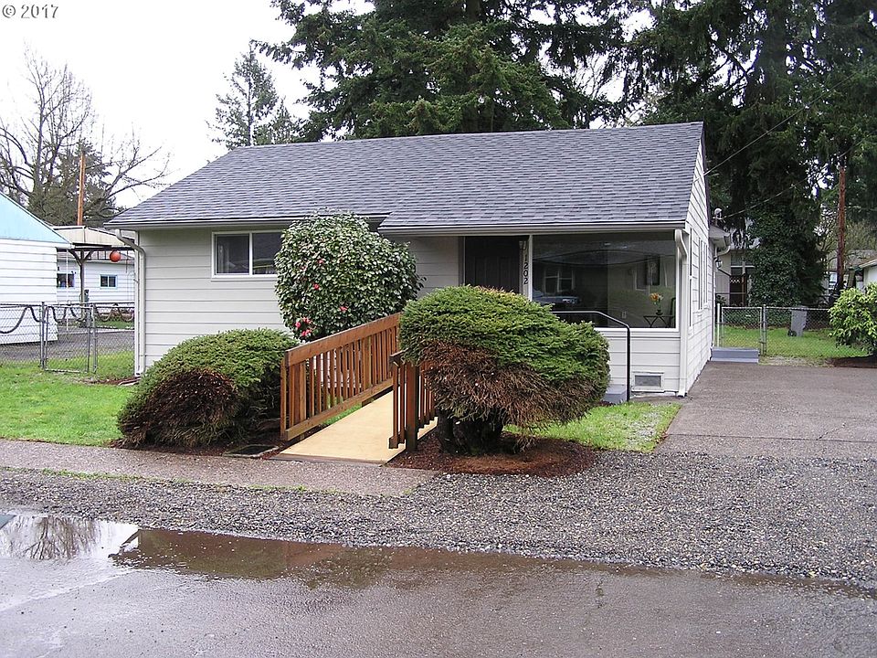 1st image of 1202 E 40th Ave
