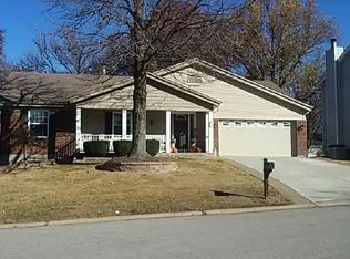 17 Carriage Way W, Saint Peters, MO 63376