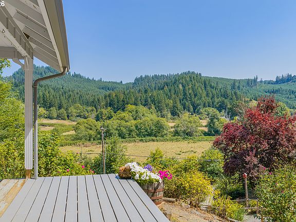 3rd image of 98629 Sitkum Ln
