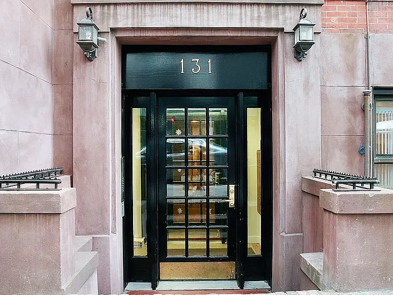 131 E 15th St #1B — Photo 3