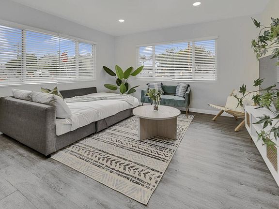 3rd image of 207 30th St