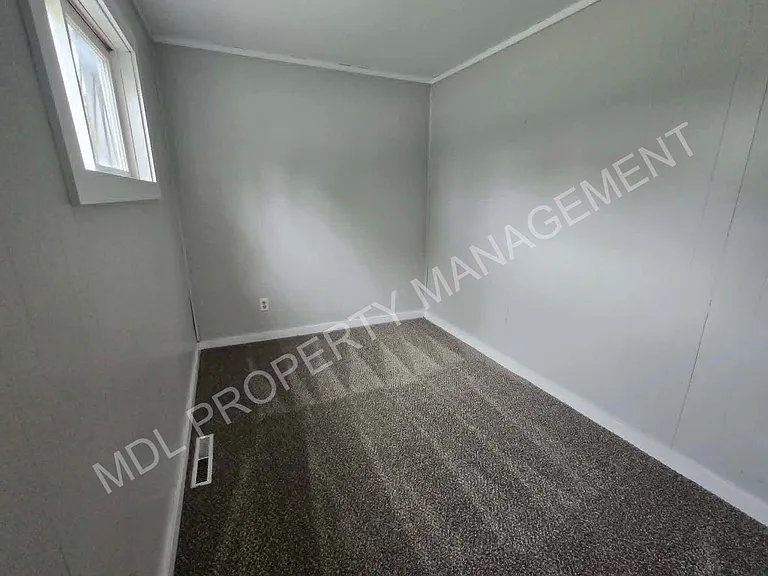 1402 Cass St — Photo 4