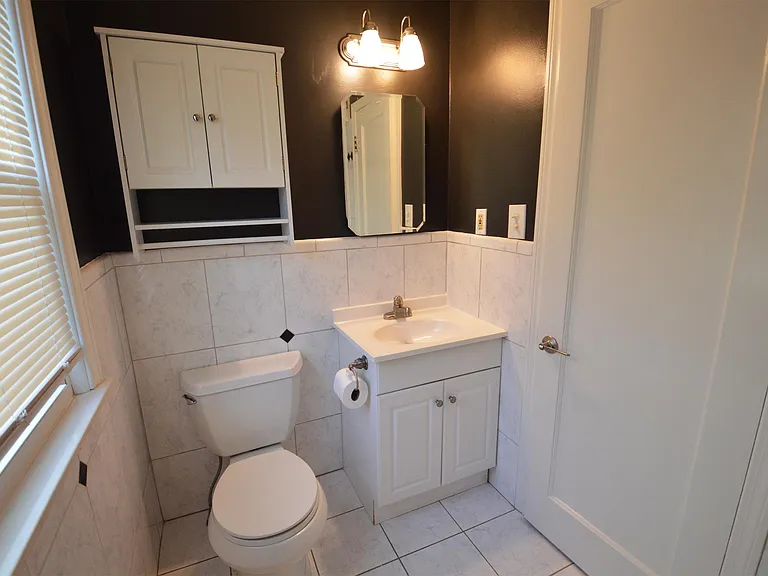 2335 Rowland Ave — Photo 13
