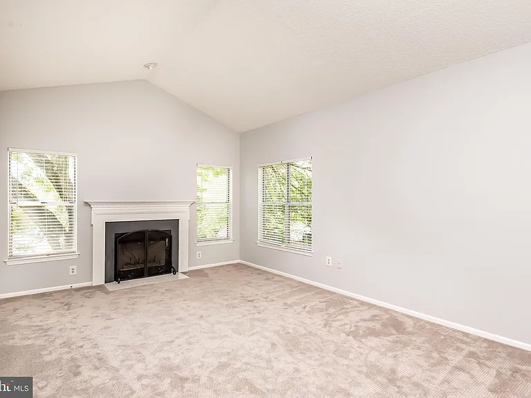 6011 Rosebud Ln #203 — Photo 2