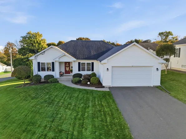 26 Mayer Dr, Holyoke, MA 01040