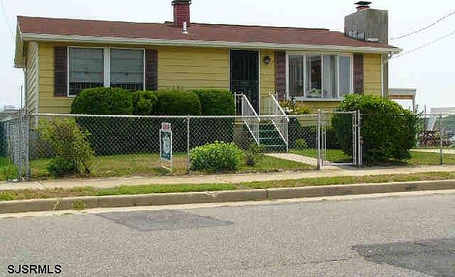 2nd image of 2322 Murray Ave
