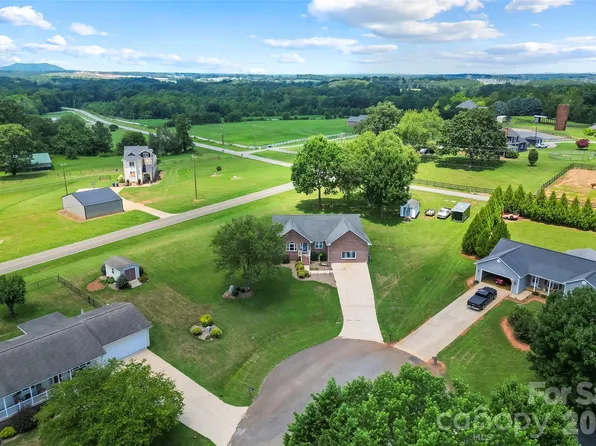 3955 Northernmistic Dr, Maiden, NC 28650