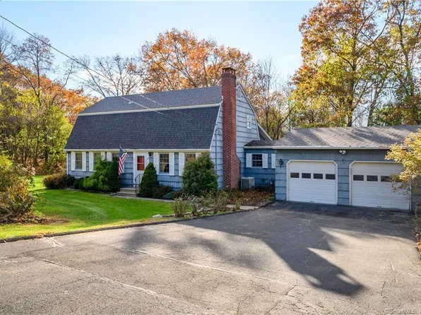 22 Settlers Lane, Newtown, CT 06482