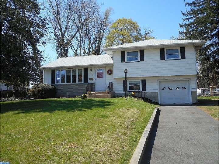 1st image of 8 Sycamore Dr