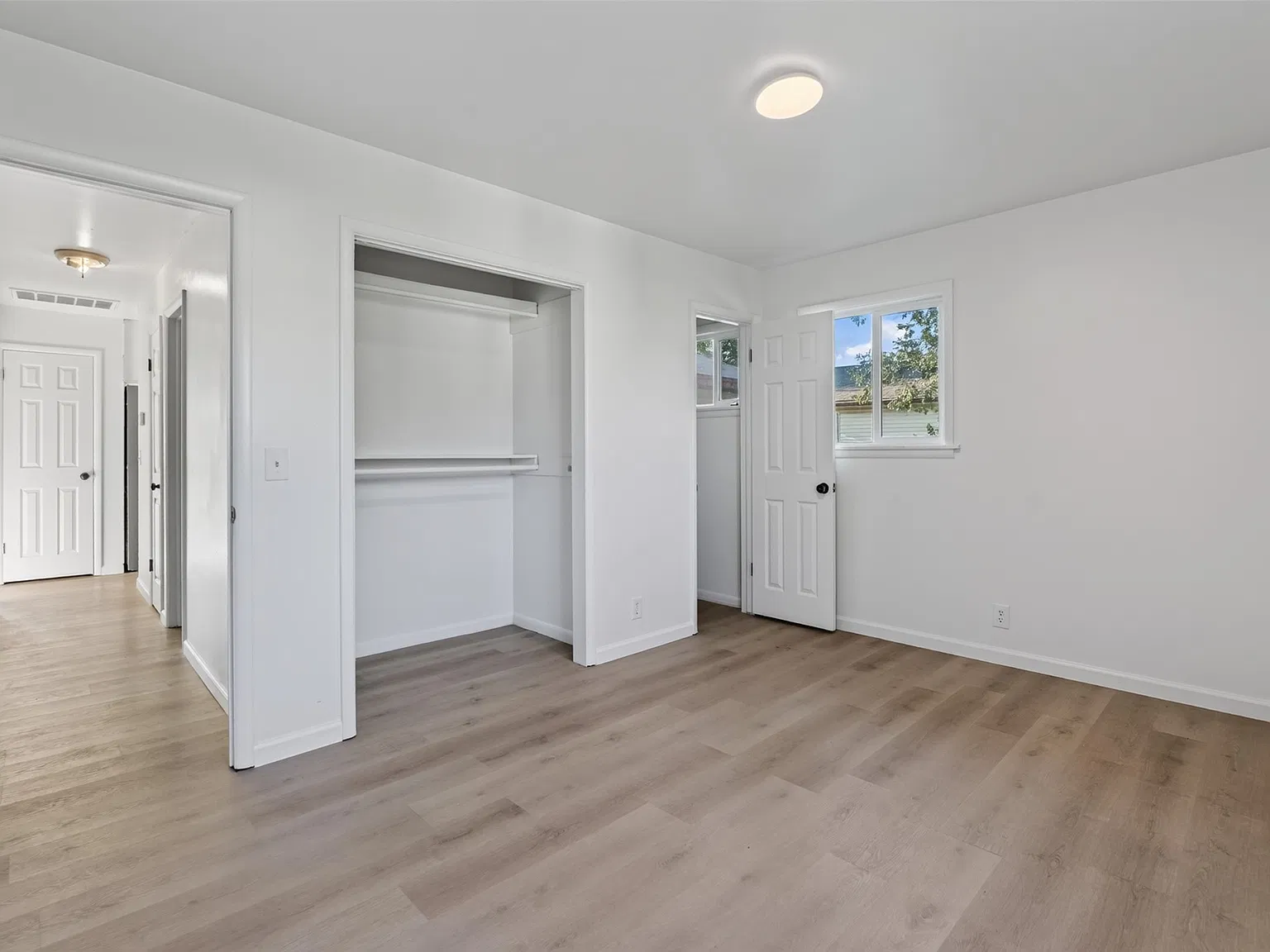 2 bed, 1.0 bath, 885 sqft, $1,250 — Photo 4