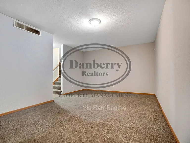 1117 N Byrne Rd — Photo 20