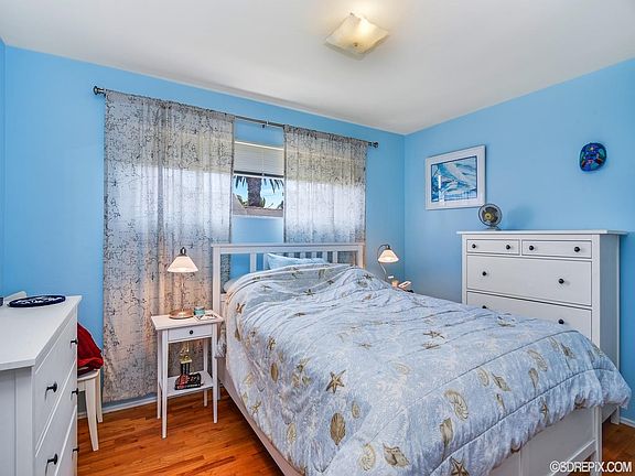 4th image of 1852 E Grand Ave