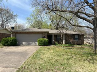 377 E Pharris Dr, Fayetteville, AR 72703