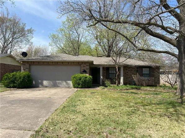 377 E Pharris Dr, Fayetteville, AR 72703