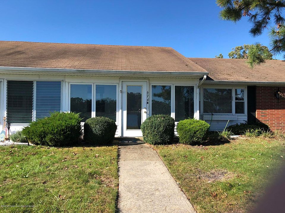 1st image of 674B New Castle Ct #1002