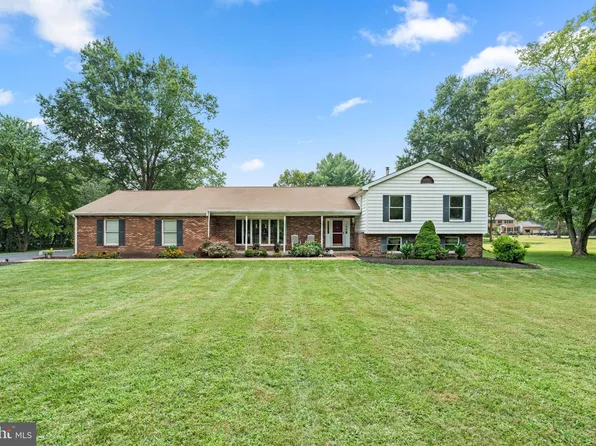 1677 Preakness Dr, Gambrills, MD 21054