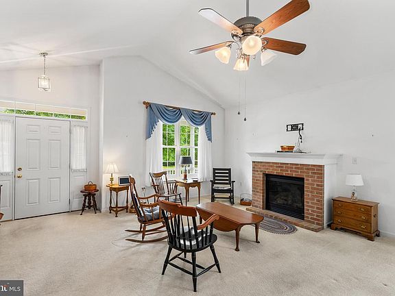 5th image of 424 Haymarket Ln