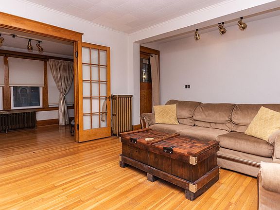 4th image of 82 Saranac Ave #1