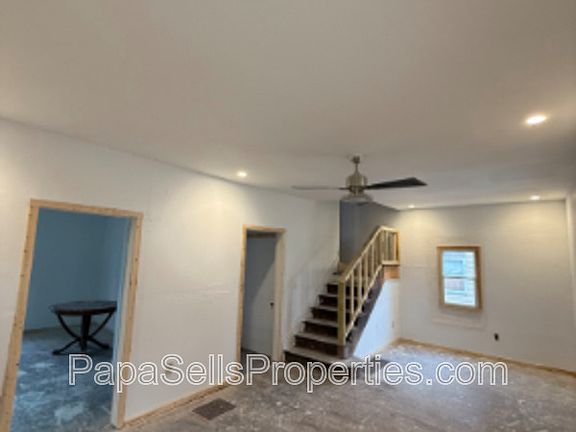 4th image of 327 E Stuart Ave