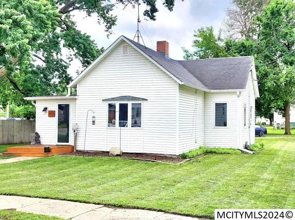 415 Thompson St, Sheffield, IA 50475