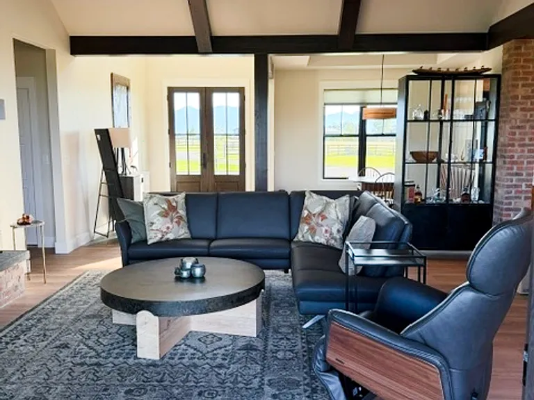 146 Majestic View Ln — Photo 6
