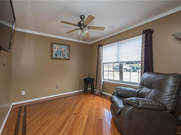 4th image of 3348 Meadowmont Ln