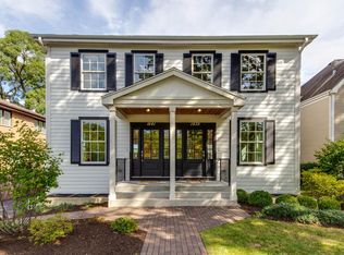 1441 N McKinley Rd, Lake Forest, IL 60045