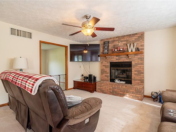 5th image of 3628 Petre Rd