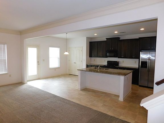 3rd image of 518 Pine Ln