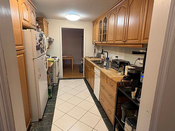 4th image of 7293 Moffatt Rd #240