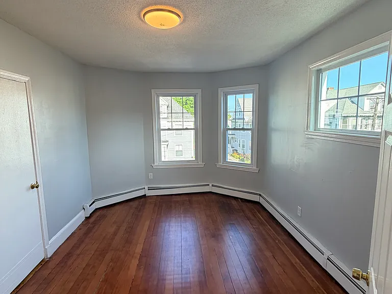 87 Webster St #4 — Photo 5