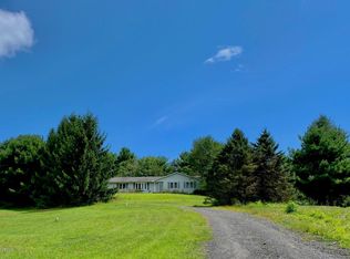 1312 Bunny Ln, Brodheadsville, PA 18322