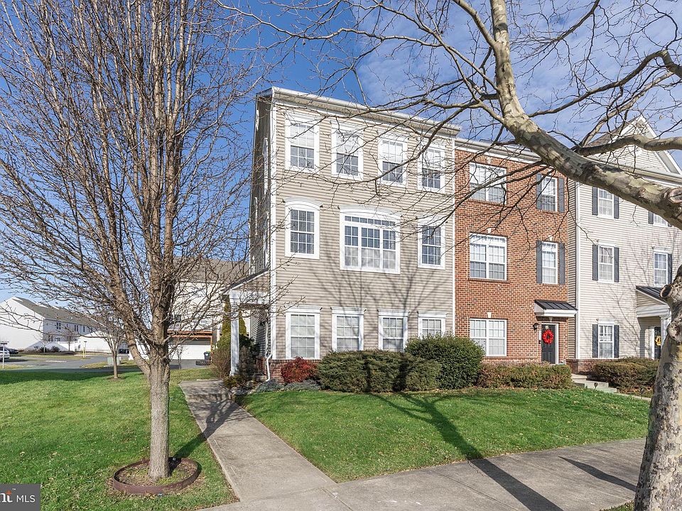 1st image of 325 S Parkway Dr