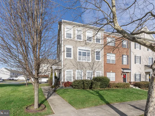 325 S Parkway Dr, Middletown, DE 19709