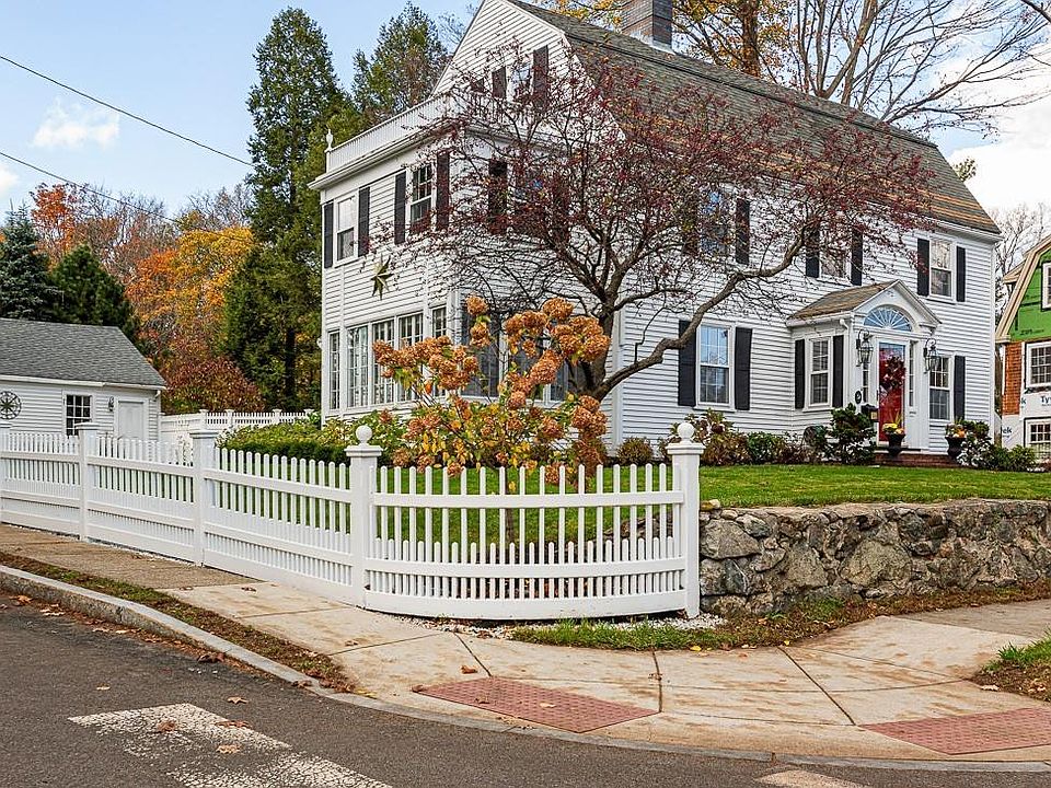 1st image of 12 Toppans Ln