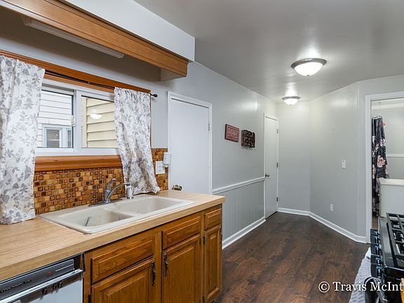 3rd image of 2111 Lafayette Ave NE