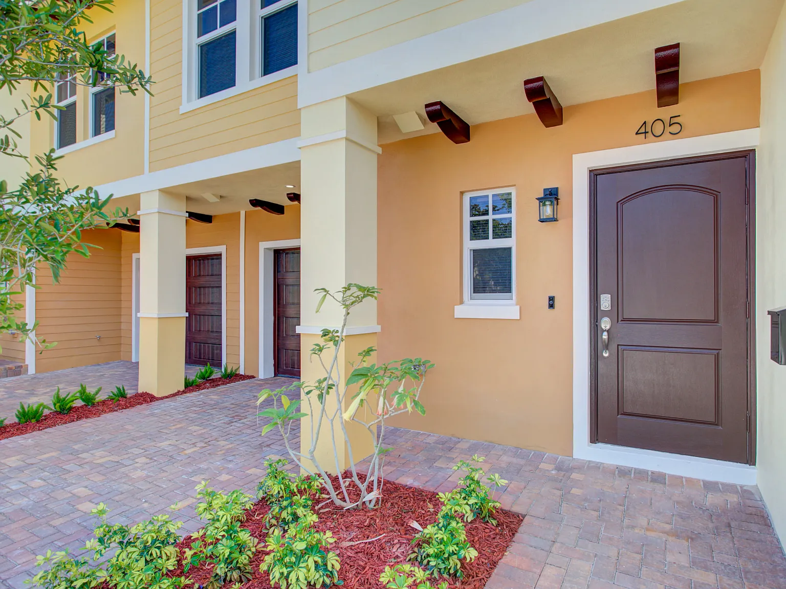3 bed, 2.5 bath, 2053 sqft, $3,100 — Photo 2