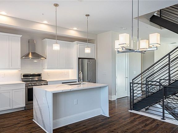 5th image of 102 Audubon Pl