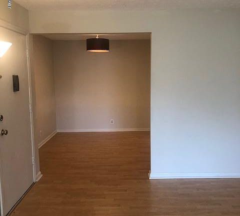 5th image of 629 Logsdon Ct
